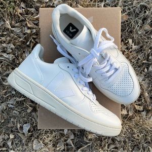 Veja V-10 Leather Extra White